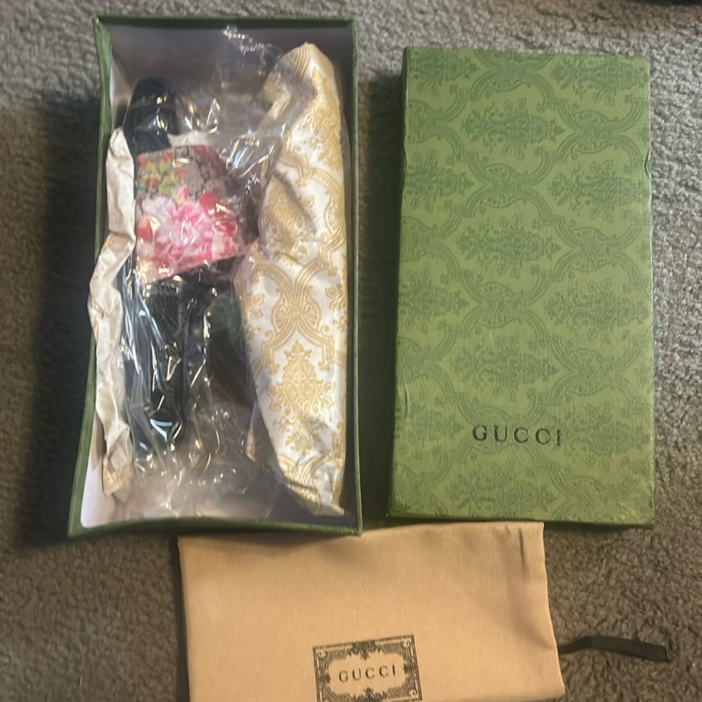 women gucci slides sz 8
